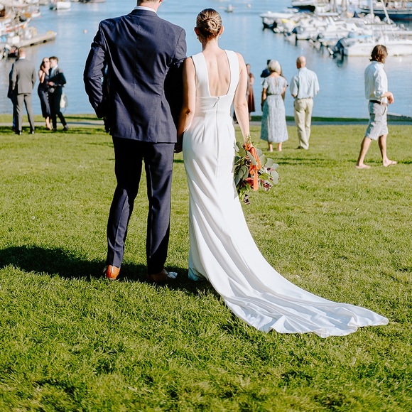 Wtoo by Watters Chloe Sleveless Plunge Crepe Column Wedding Gown - Picture 6 of 7